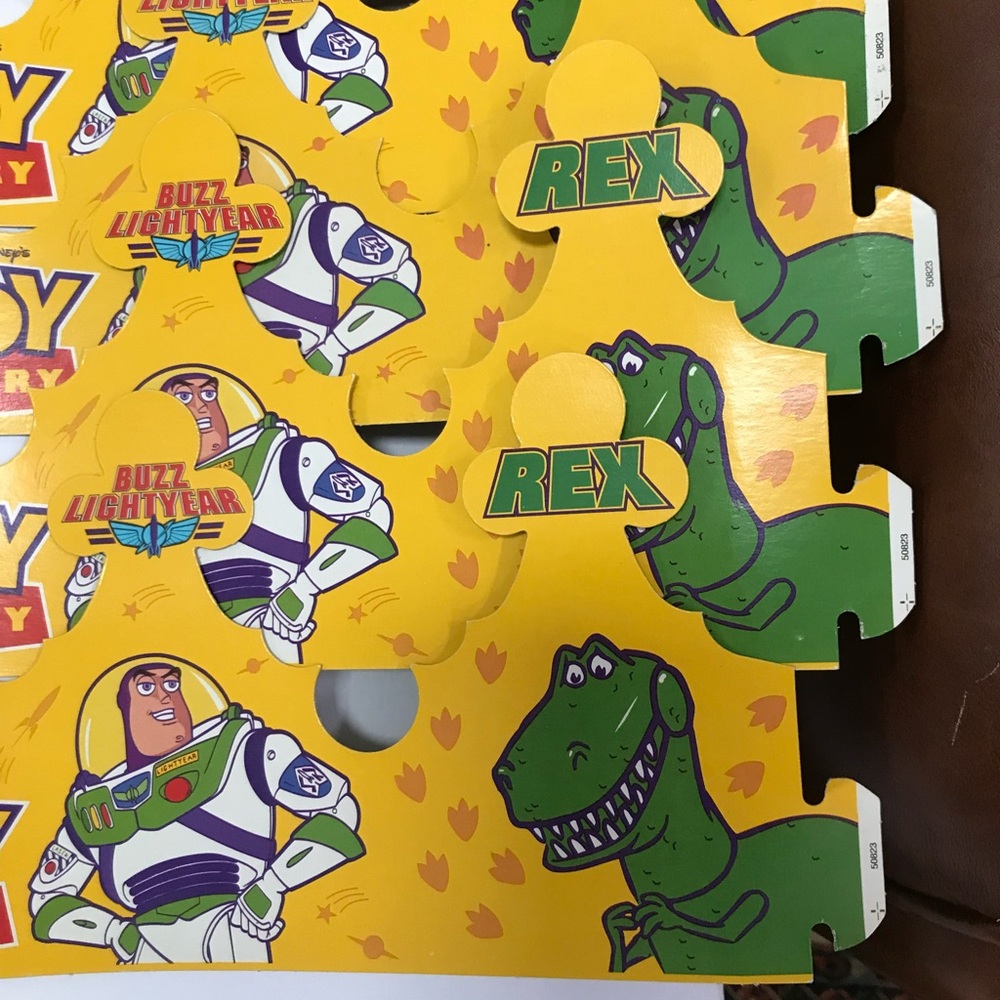 Lot of 7 Vintage 90s Toy Story Burger King Crowns - Picture 4 of 4